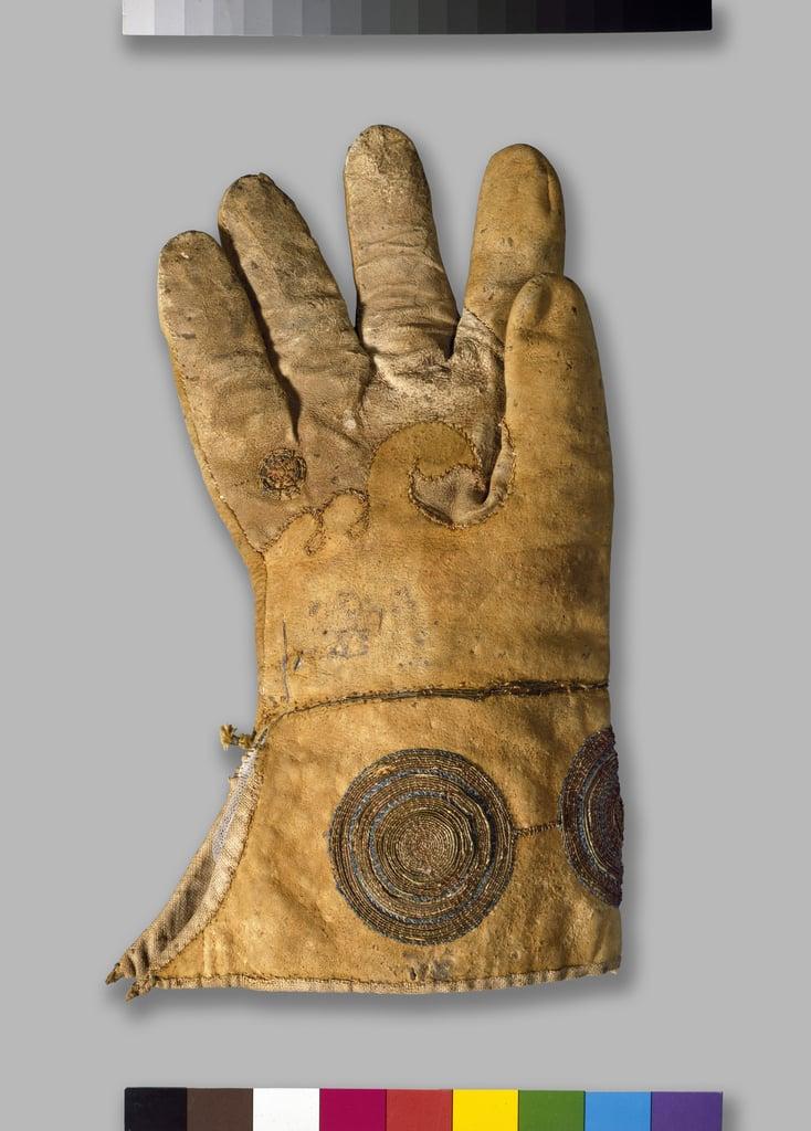 Hawking Glove, from the Tradescant Collection (red-brown roeskin with panel of grey-white kid or dog